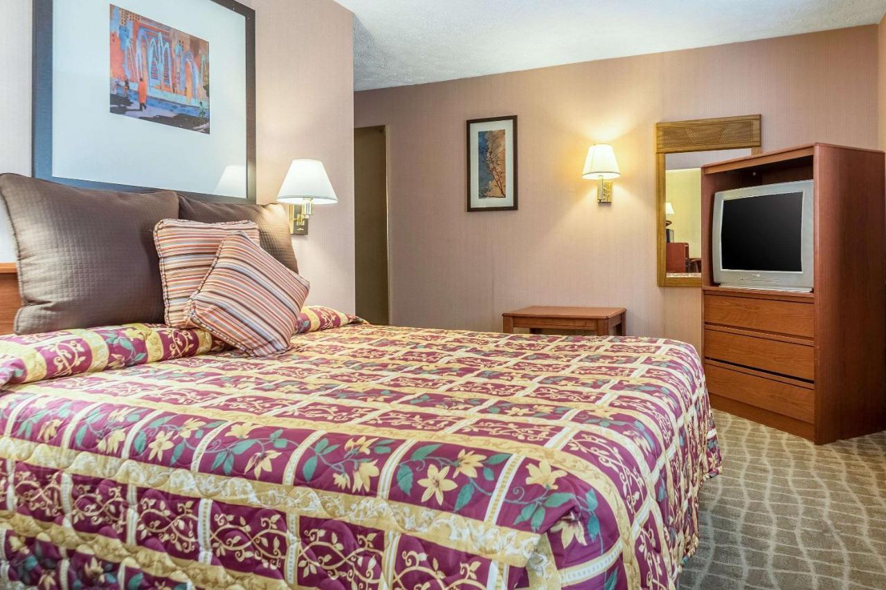 Rodeway Inn Limon Buitenkant foto